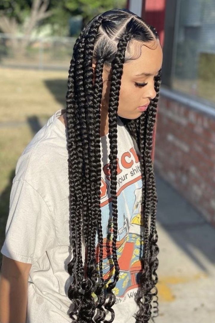 Large knotless braids with curled ends